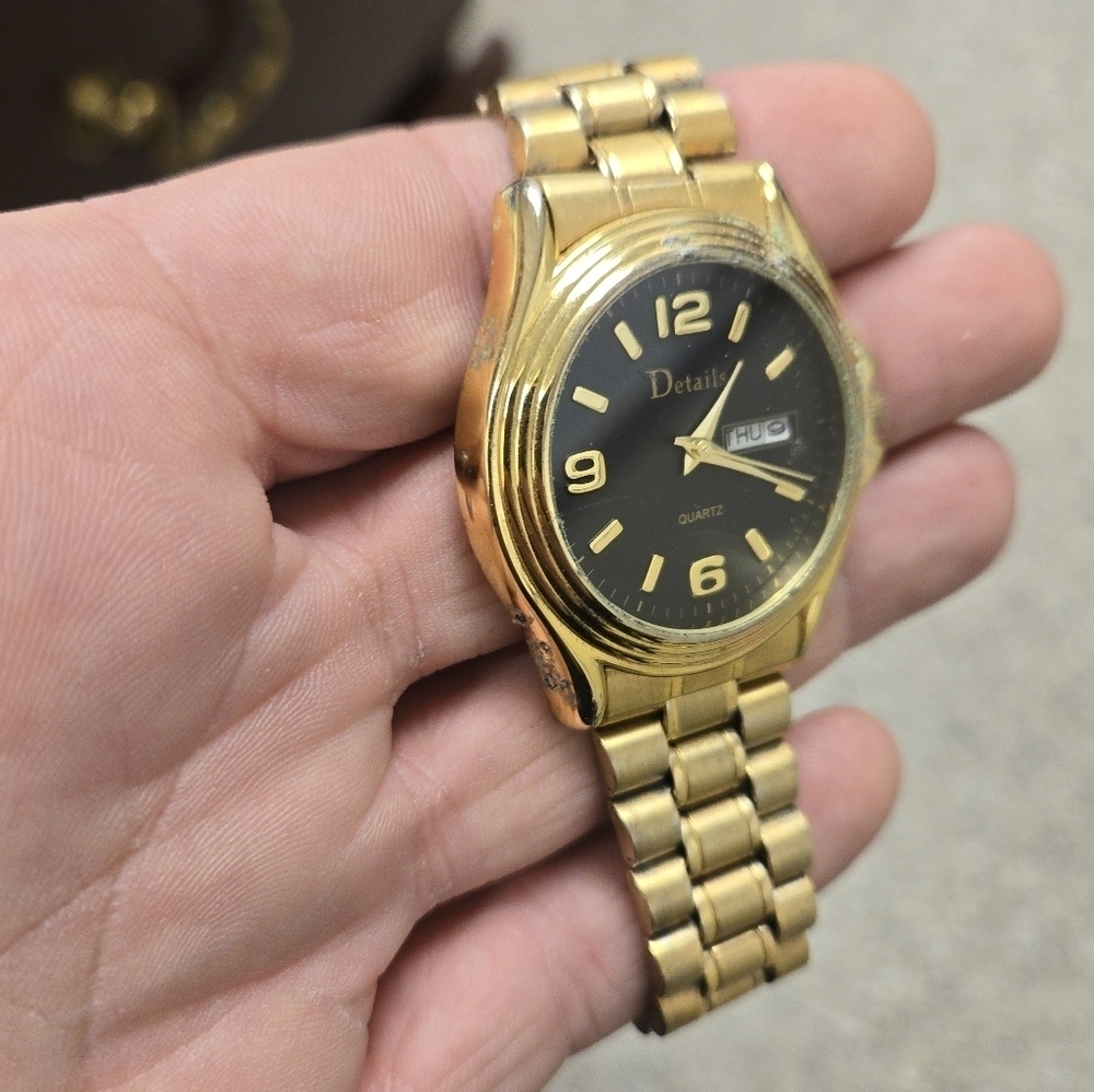 Vintage Detail Watch Quartz Japan MovtHas Some wear. New battery - Picture 3 of 5
